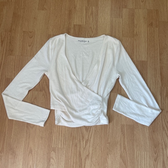 Abercrombie & Fitch Tops - Abercrombie & Fitch Ivory Soft A&F Cozy Long Sleeve Cropped Sweater Top Size Med